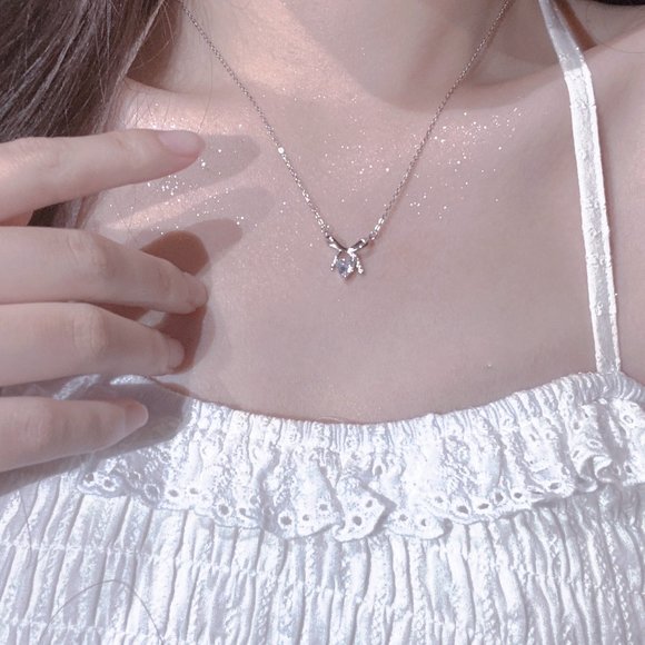 Bow Zircon Necklace - Picture 13 of 16